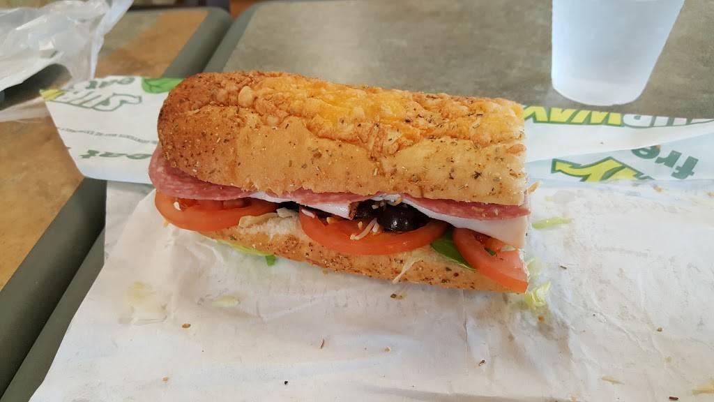 Subway | 101 N Main St Suite #9, Smithton, IL 62285, USA | Phone: (618) 236-7600