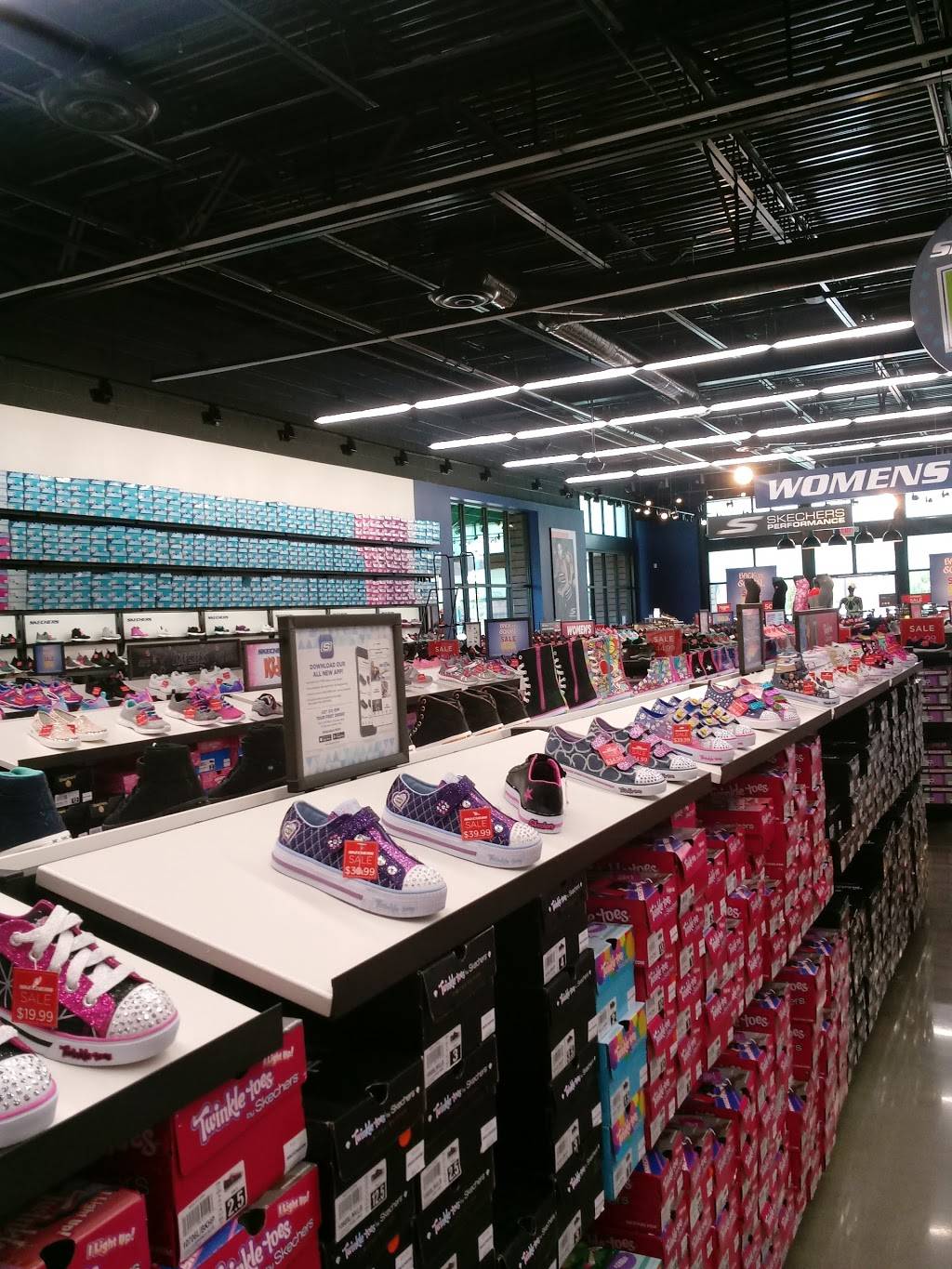 SKECHERS Warehouse Outlet | 15325 Whittier Blvd, Whittier, CA 90603, USA | Phone: (562) 902-0639