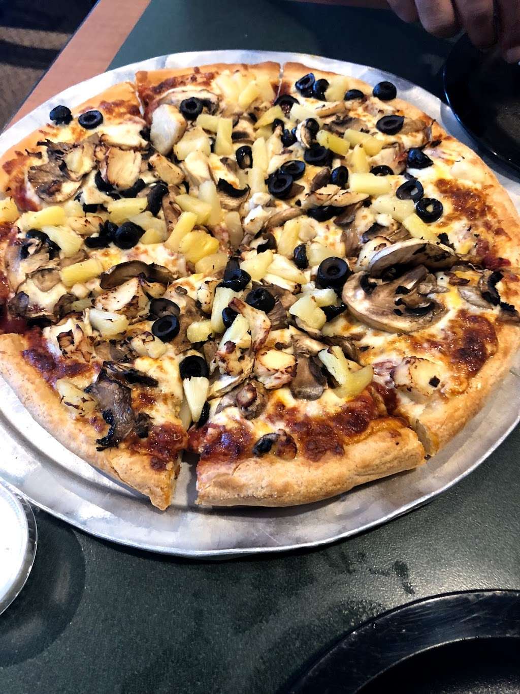 Round Table Pizza | 1409 Fitzgerald Dr, Pinole, CA 94564, USA | Phone: (510) 222-5555