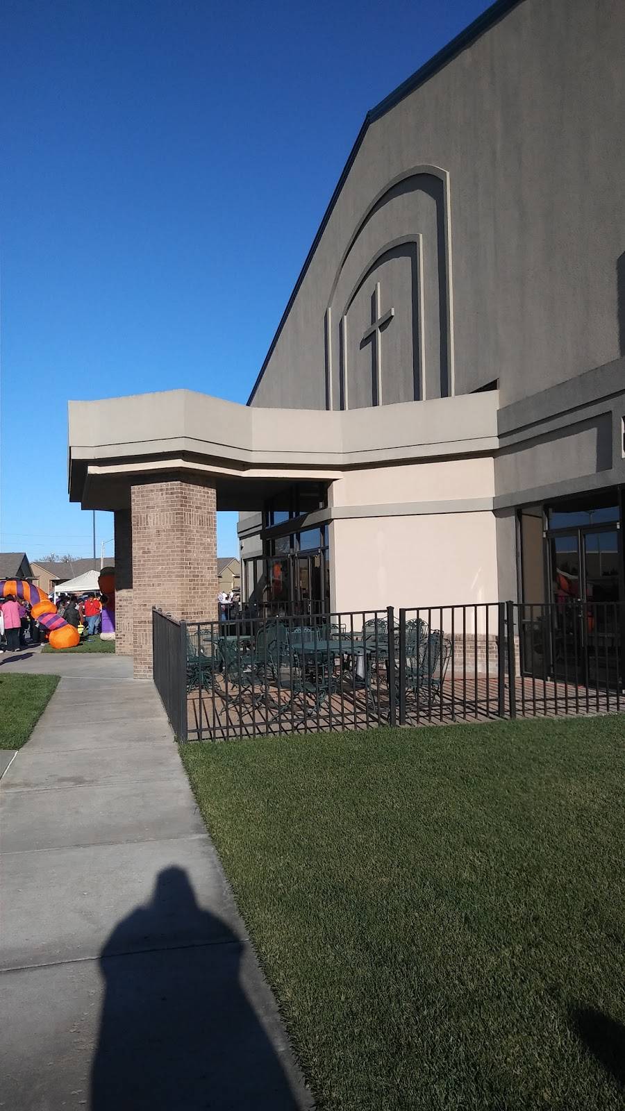 Woodland Lakes Community Church | 770 S Greenwich Rd, Wichita, KS 67207, USA | Phone: (316) 682-9522