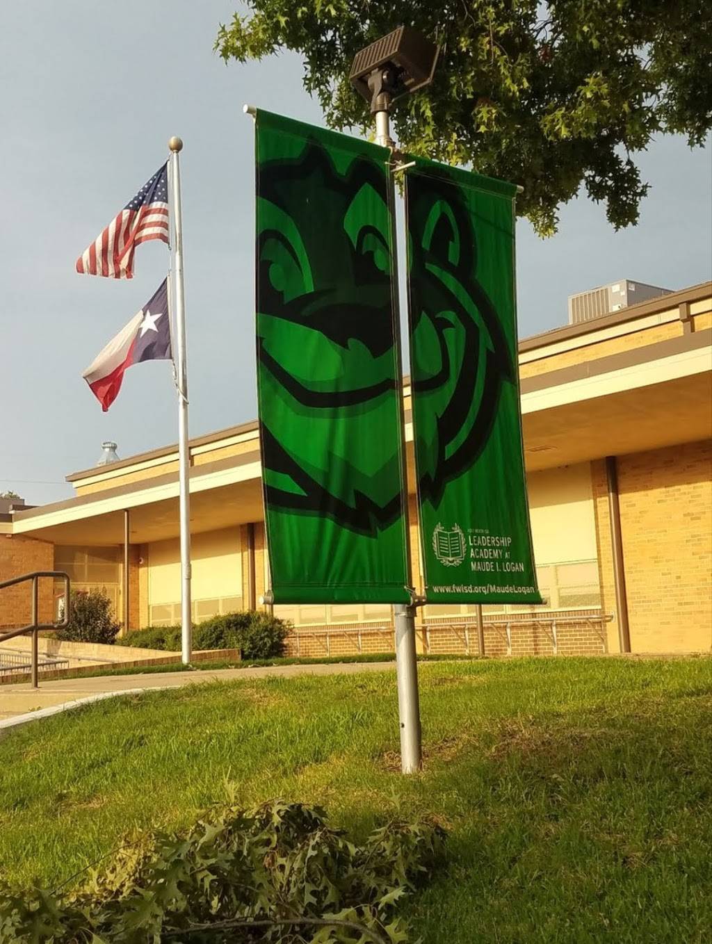 The Leadership Academy at Maude I Logan Elementary School | 2300 Dillard St, Fort Worth, TX 76105, USA | Phone: (817) 815-3700