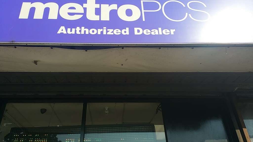 Metro by T-Mobile | 1527 Straight Path, Wyandanch, NY 11798, USA | Phone: (631) 920-5755