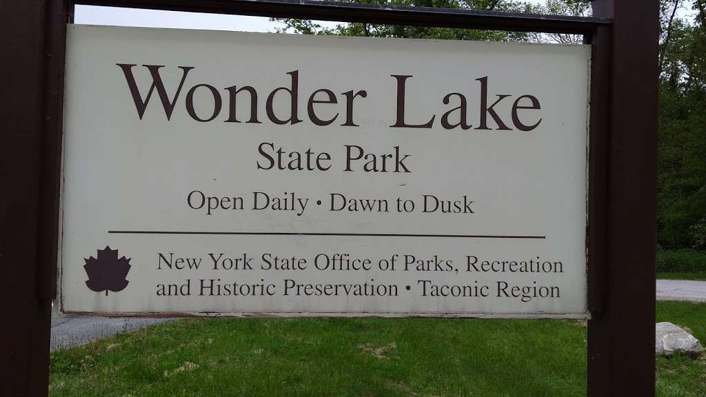 Wonder Lake Parking Lot | 382-390 Ludingtonville Rd, Holmes, NY 12531, USA