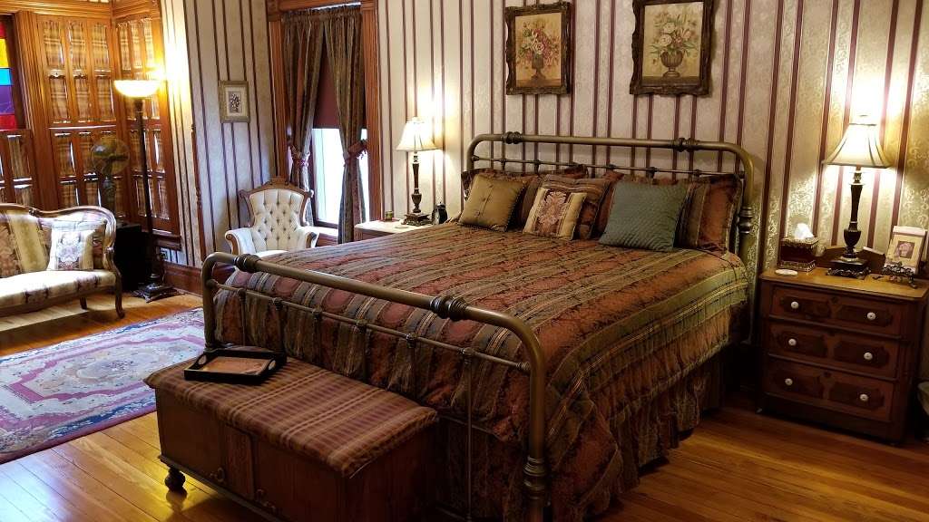 Stone-Yancey House Bed and Breakfast | 421 N Lightburne St, Liberty, MO 64068 | Phone: (816) 415-0066