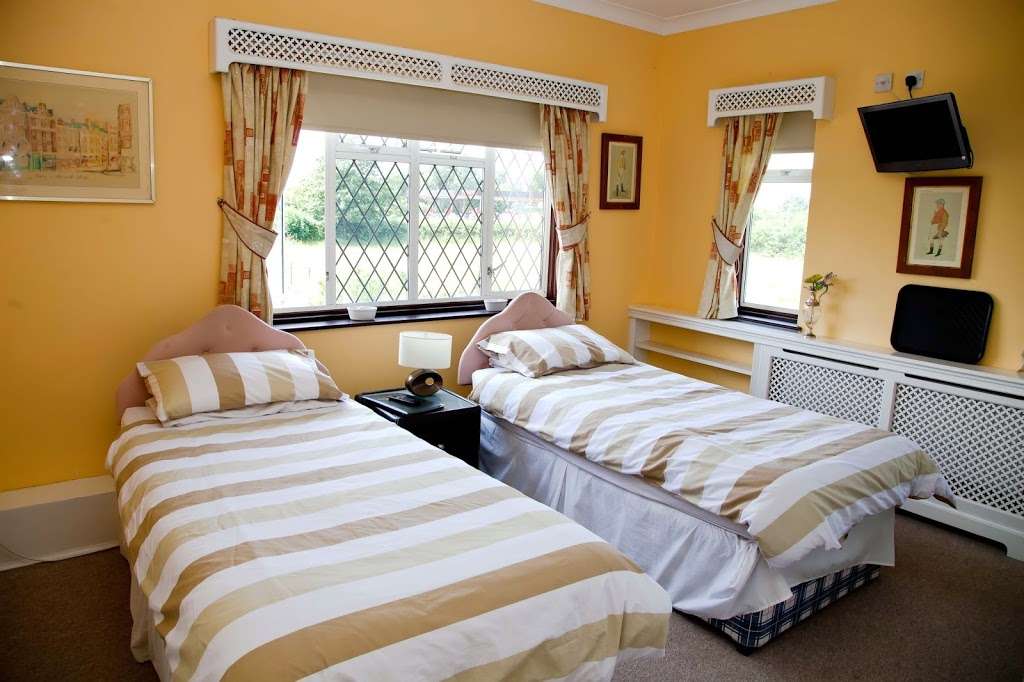 Elmcroft Guest House | Thornwood, Epping CM16 6LX, UK | Phone: 01992 573886