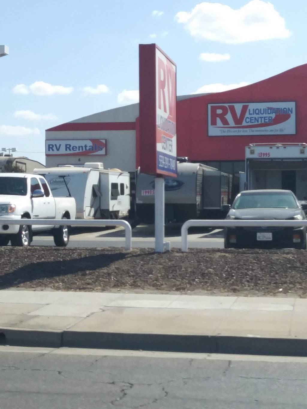 RV Liquidation Center | 984 W Shaw Ave, Clovis, CA 93612, USA | Phone: (559) 291-7848