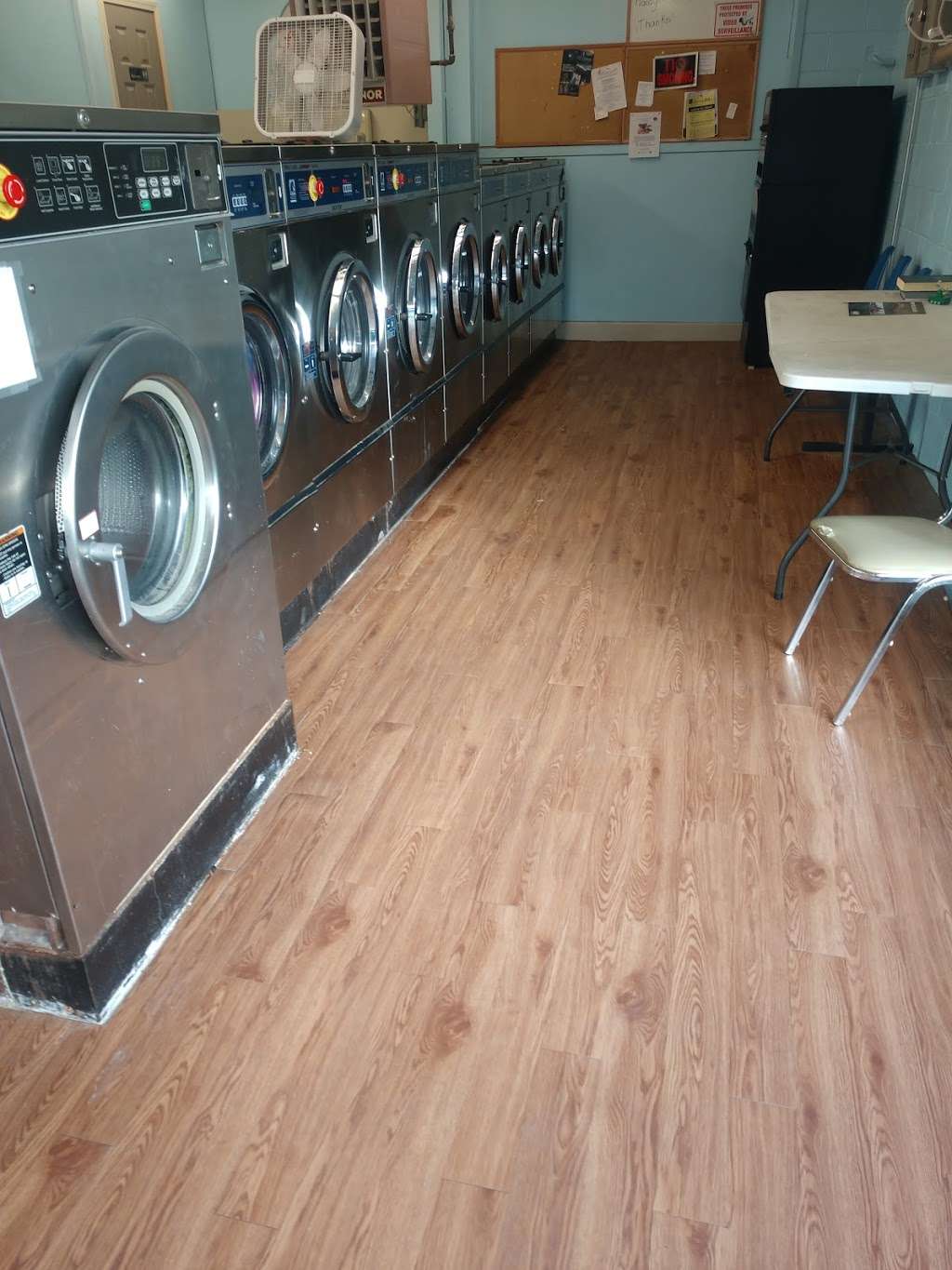 Spring Hill 24hr Coin Laundry | 110 S Webster St, Spring Hill, KS 66083, USA | Phone: (913) 912-3756