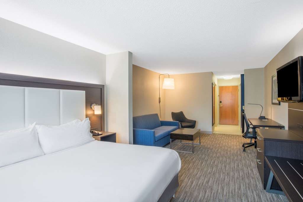 Holiday Inn Express & Suites Boston - Marlboro | 121 Coolidge St, Hudson, MA 01749, USA | Phone: (978) 562-1001