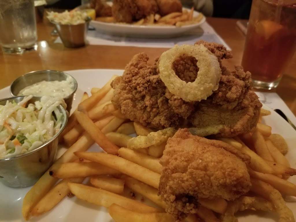 Legal Sea Foods | B/C Connector, 8500 Essington Ave, Philadelphia, PA 19153, USA | Phone: (267) 295-9300