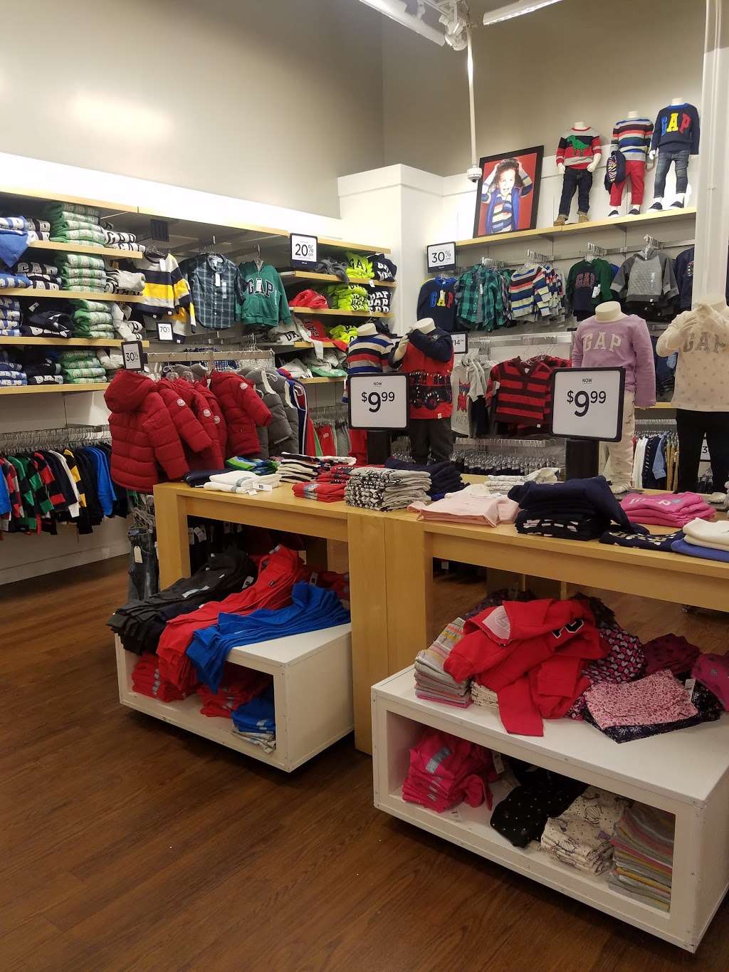 Gap Outlet | 5701 Outlets at Tejon Pkwy, Arvin, CA 93203, USA | Phone: (661) 858-1166