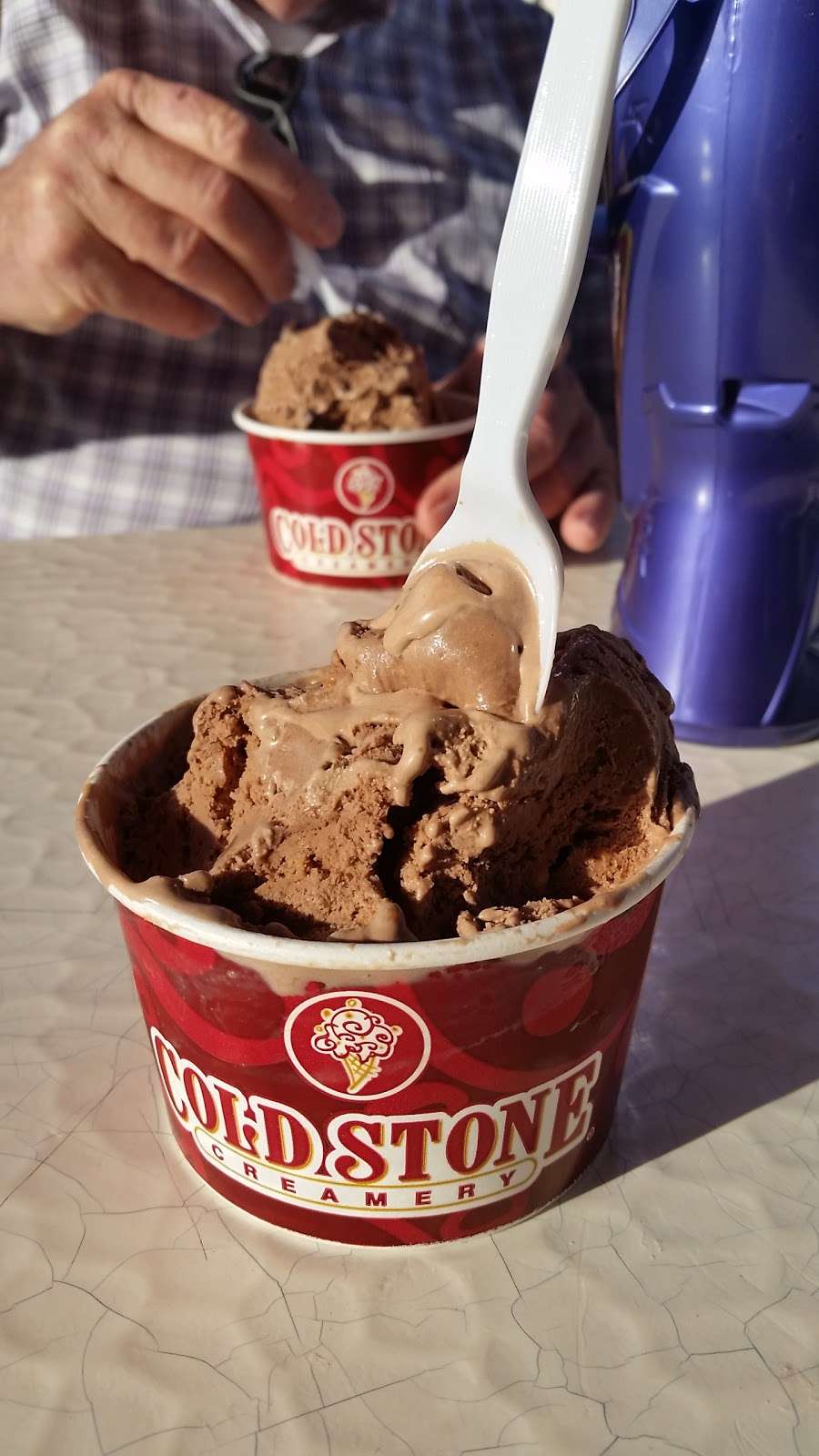 Cold Stone Creamery | 26101 Magic Mountain Pkwy, Valencia, CA 91355, USA | Phone: (661) 255-4704