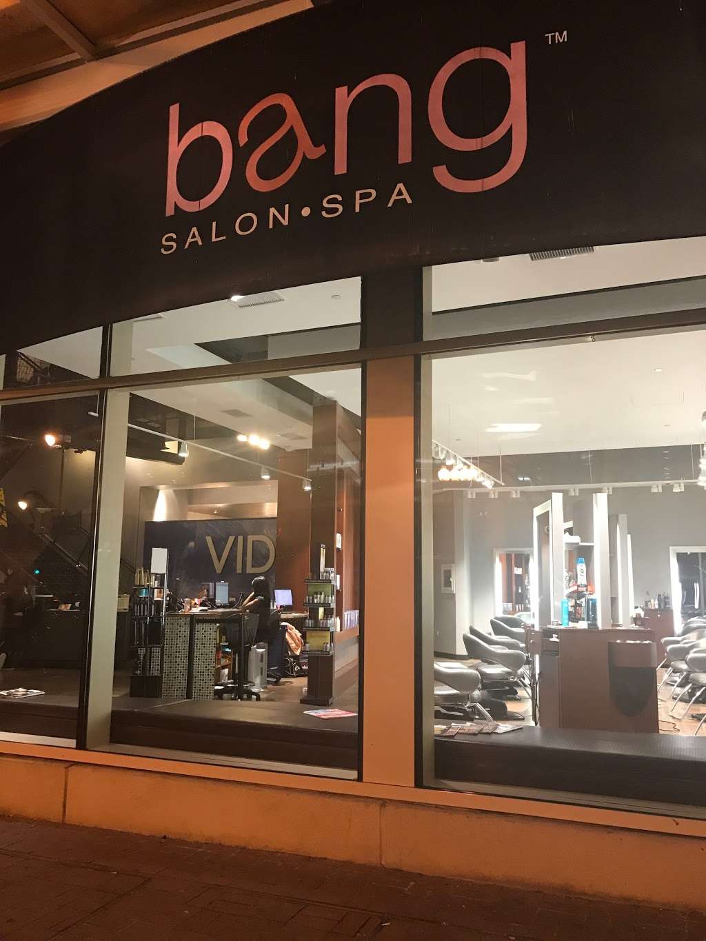 Bang Salon Gallery Place | 601 F St NW, Washington, DC 20004, USA | Phone: (202) 737-2264