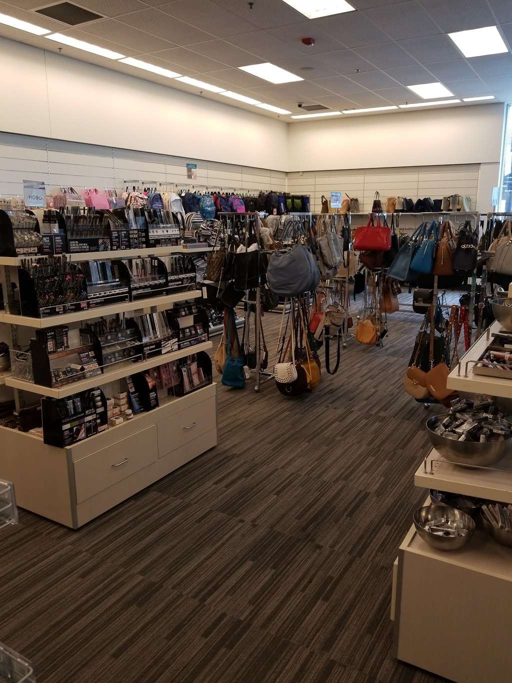 Nordstrom Rack South Loop | 1118 S Canal St, Chicago, IL 60607, USA | Phone: (312) 276-6201