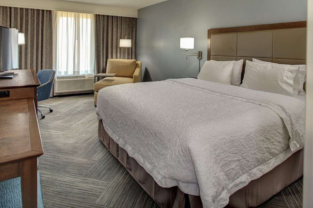 Hampton Inn & Suites Lake Mary At Colonial Townpark | 850 Village Oak Ln, Lake Mary, FL 32746, USA | Phone: (407) 995-9000