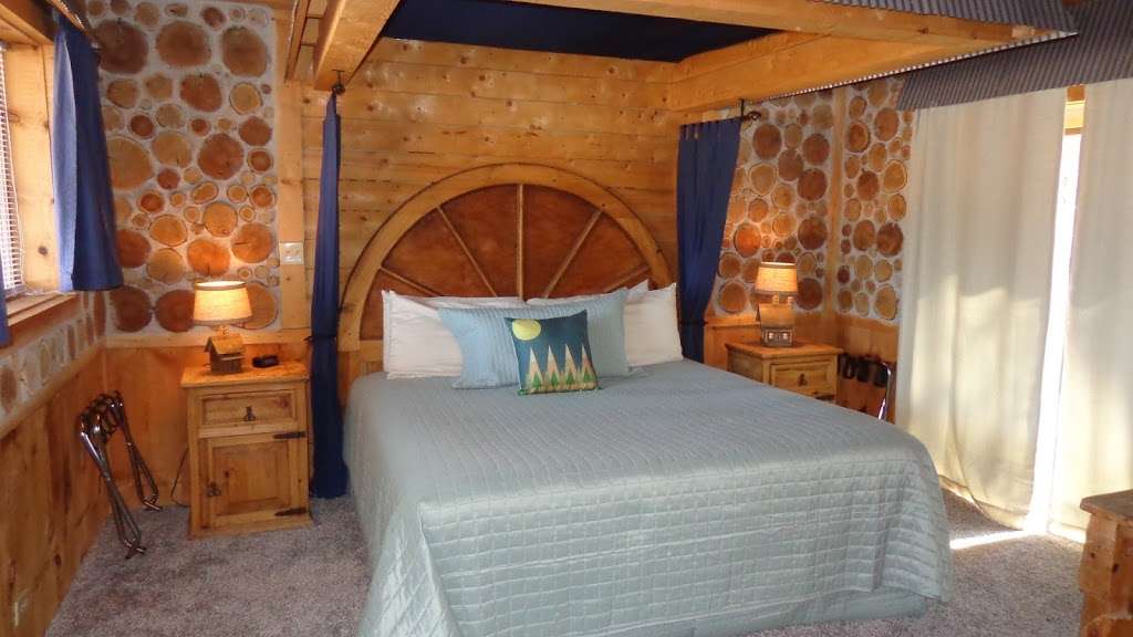 Lazy Cloud Lodge | W 4033, State Rd 50, Lake Geneva, WI 53147, USA | Phone: (262) 275-3322