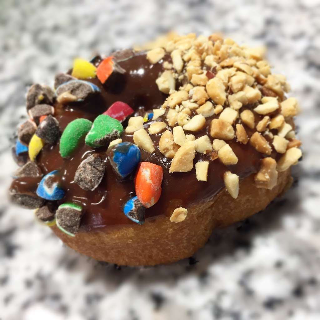 The Hungry Donut | 11021 Nicholas Ln #3, Ocean Pines, MD 21811, USA | Phone: (410) 208-1100