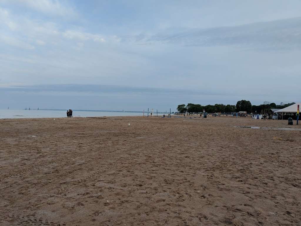Bradford Beach | 2400 N Lincoln Memorial Dr, Milwaukee, WI 53211, USA | Phone: (414) 257-7275