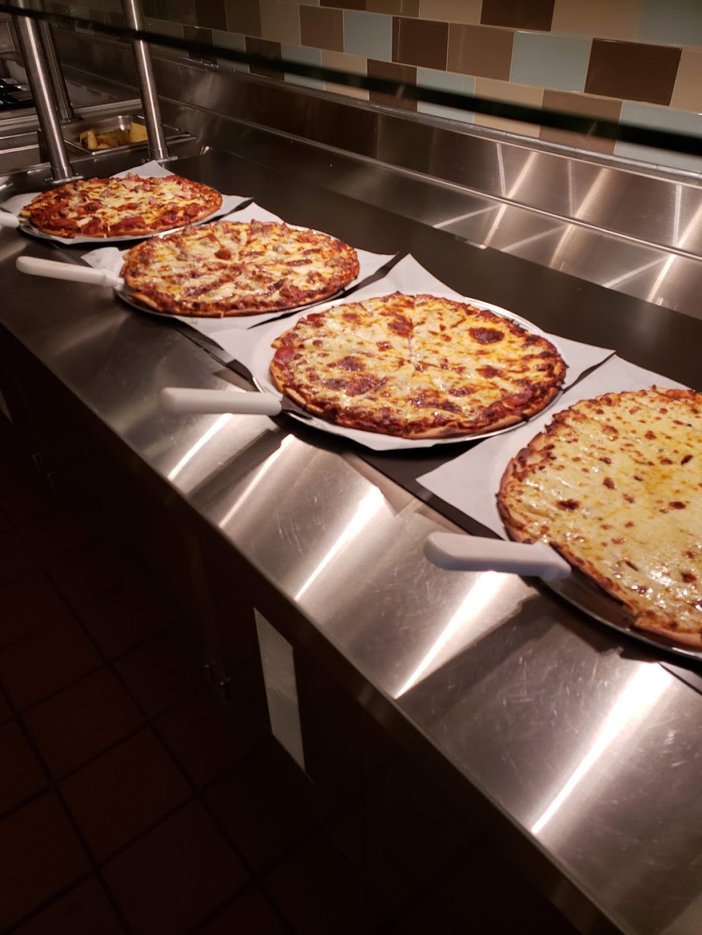 Reds Savoy Pizza | 1575 Queens Dr, Woodbury, MN 55125, USA | Phone: (651) 340-8502