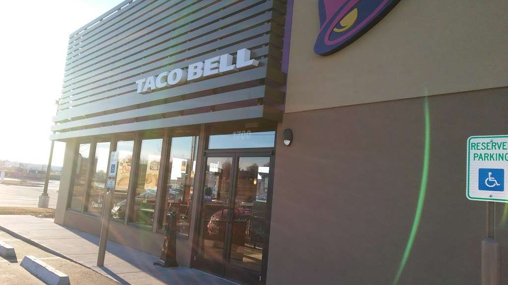 Taco Bell | 1700 SE Blue Pkwy, Lees Summit, MO 64063, USA | Phone: (816) 525-2250