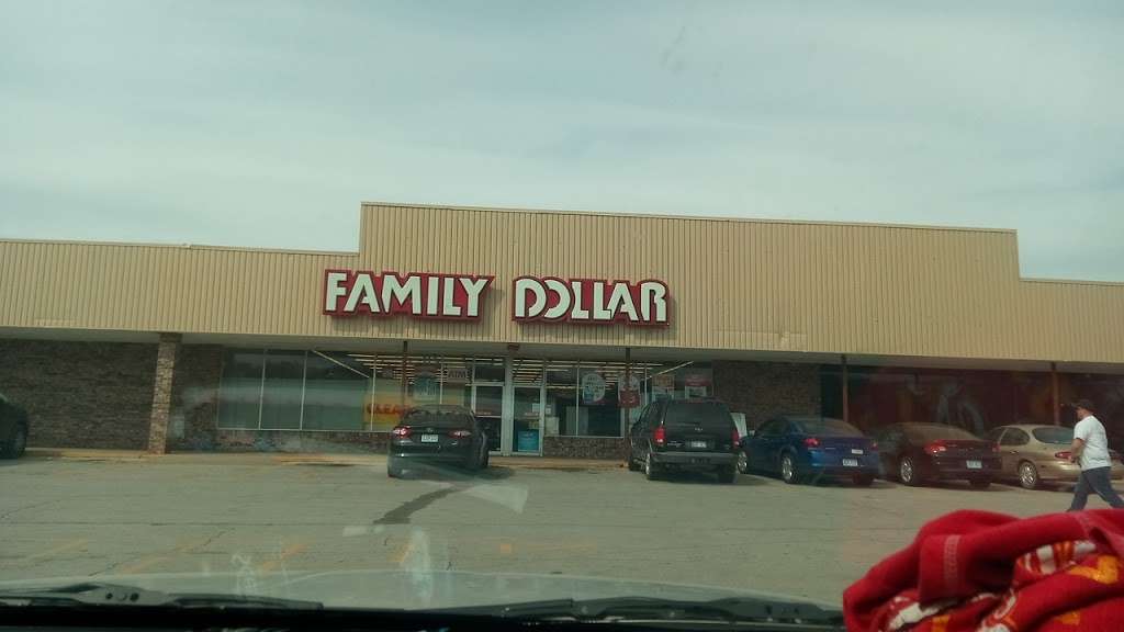 Family Dollar in 1906 Spruce St, Leavenworth, KS 66048, USA