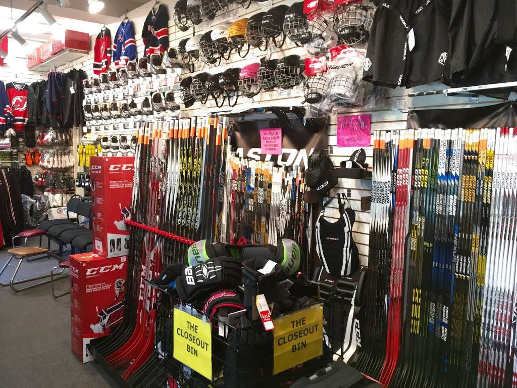 Beacon Hill Skate Shop [NJ] | at the Beacon Hill Club, 250 Hobart Ave, Summit, NJ 07901, USA | Phone: (908) 277-6688