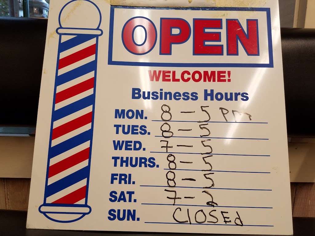 Woodbury Barber Shop | 2 Main St N, Woodbury, CT 06798, USA | Phone: (203) 266-4640