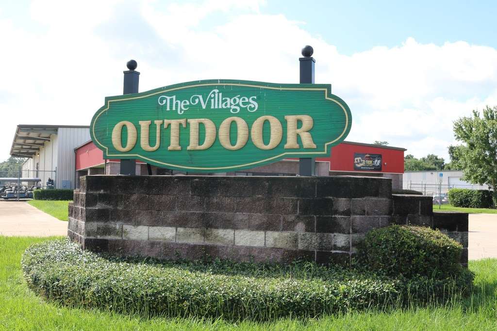 The Villages Outdoor | 5975 Signature Rd, Wildwood, FL 34785, USA | Phone: (352) 748-1697