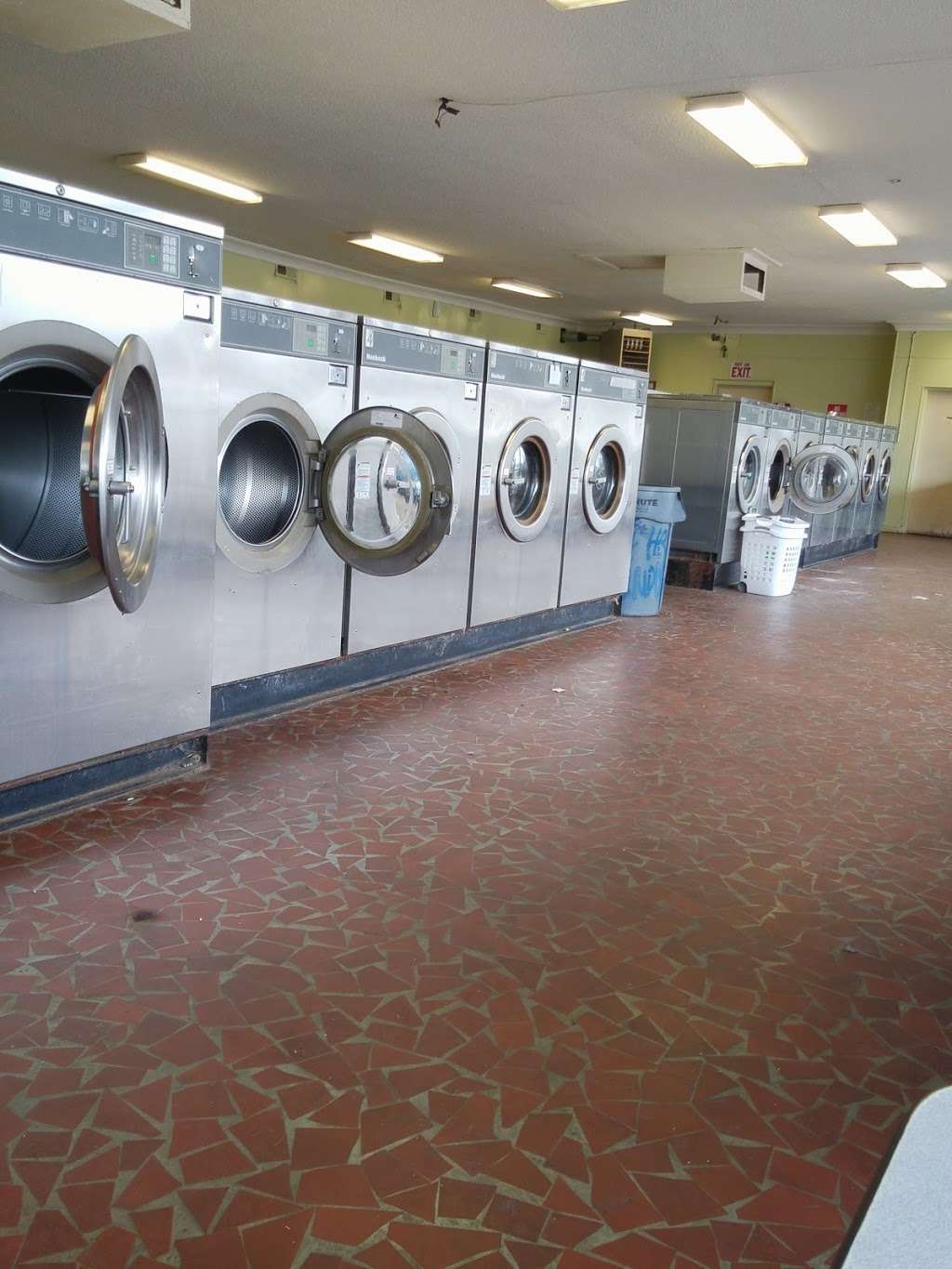 Cherryville laundromat | 909 E Church St, Cherryville, NC 28021