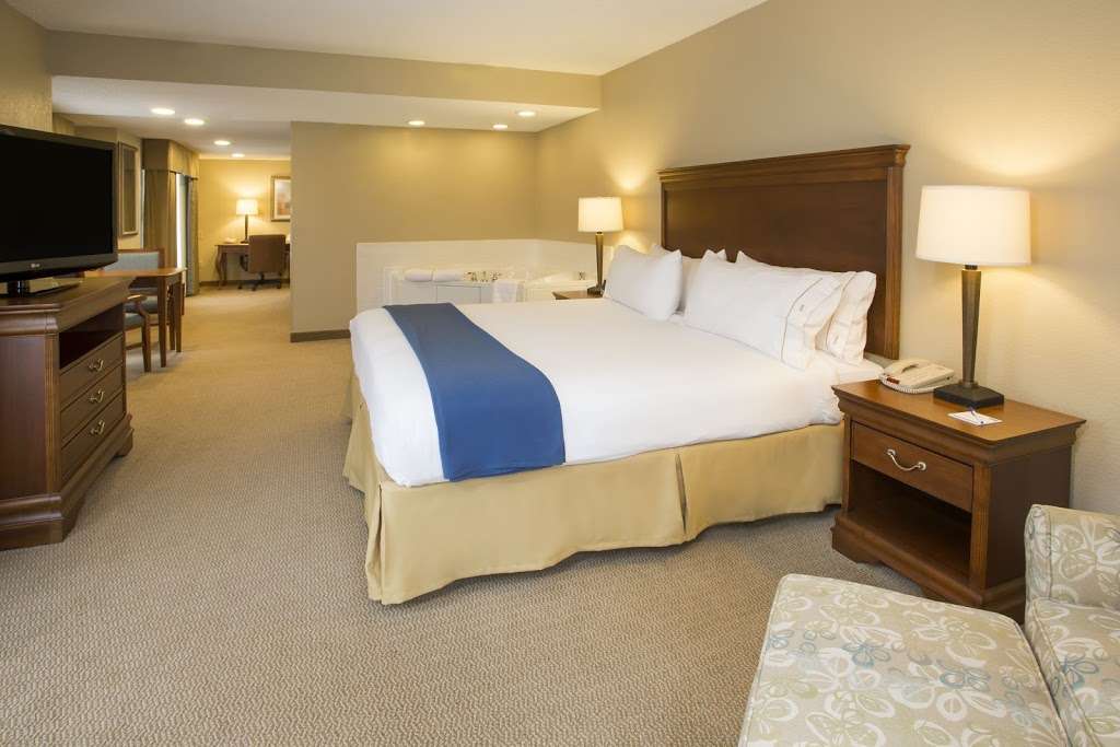 Holiday Inn Express & Suites Culpeper | 787 Madison Rd, Culpeper, VA 22701, USA | Phone: (540) 825-7444