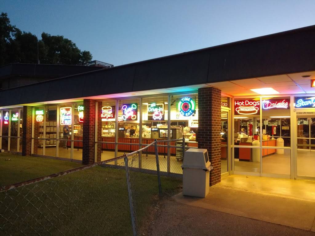 Starlite Drive-In | 3900 S Hydraulic Ave, Wichita, KS 67216, USA | Phone: (316) 524-2424