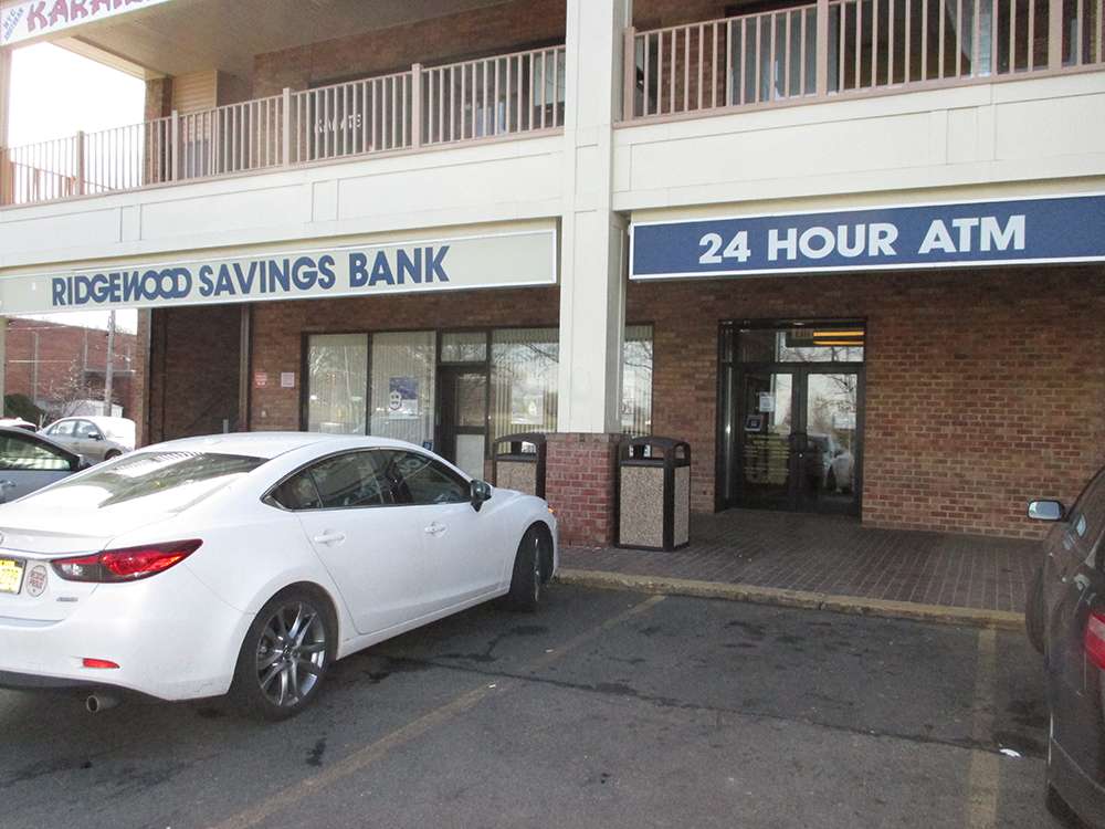 Ridgewood Savings Bank | 208-24 Cross Island Pkwy, Service Road, Bayside, NY 11360, USA | Phone: (718) 423-3508