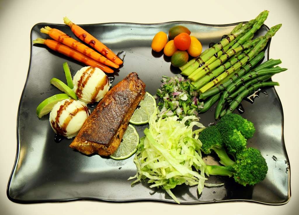 zizzi lounge | 6099 Sunset Blvd, Los Angeles, CA 90028, USA | Phone: (818) 539-4994