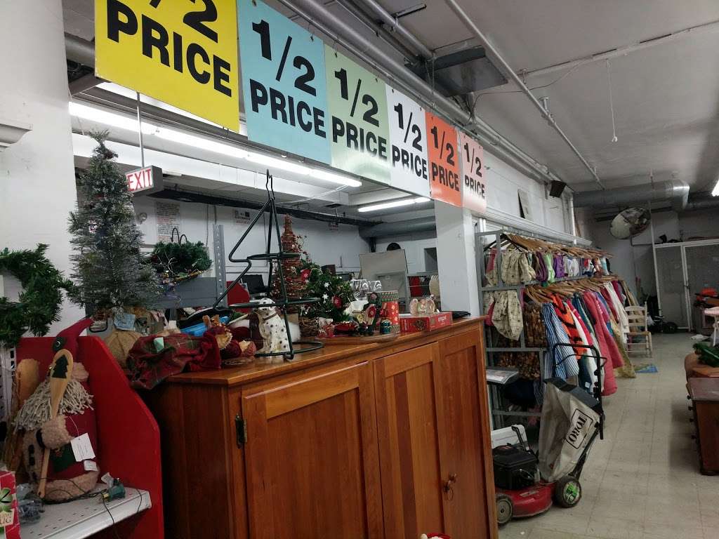 Village Discount Outlet Store 03 | 2032 N Milwaukee Ave, Chicago, IL 60647, USA | Phone: (708) 388-4772