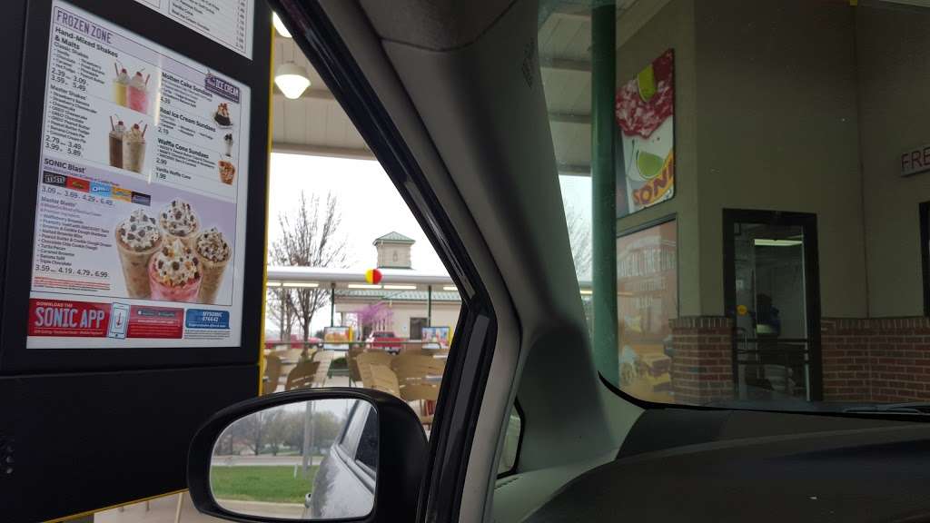 Sonic Drive-In | 715 Town, Center Dr, Leavenworth, KS 66048, USA | Phone: (913) 727-5200