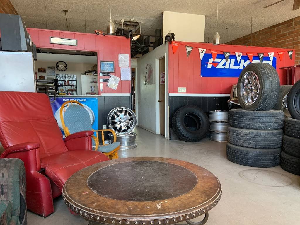 Nuevo Amanecer Tireshop | 337 E Fort Lowell Rd, Tucson, AZ 85705, USA | Phone: (520) 272-3746