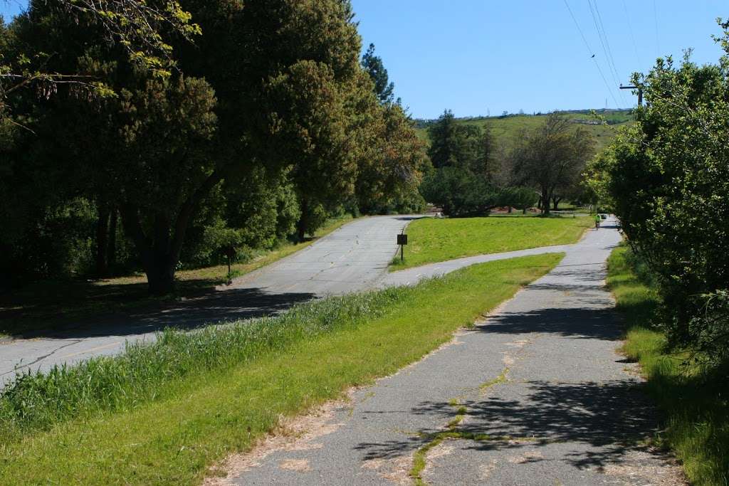 Hellyer County Park, Sylvandale Ave Pedestrian / Bike Entrance O | 874 Sylvandale Ave, San Jose, CA 95111, USA