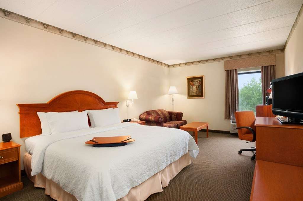 Hampton Inn Quakertown | 1915 PA-663, Quakertown, PA 18951, USA | Phone: (215) 536-7779