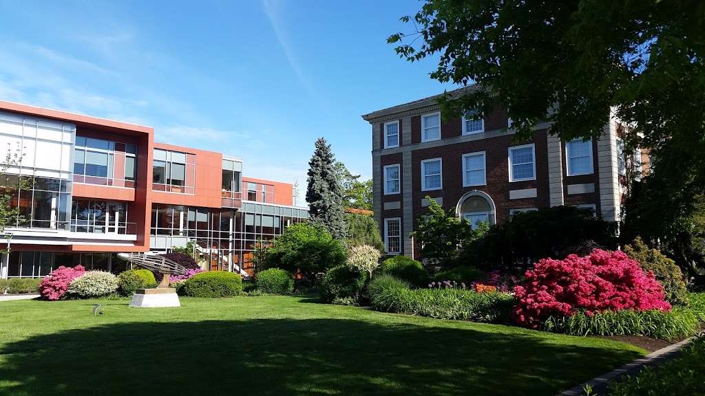 Adelphi University | Nassau Blvd, Garden City, NY 11530, USA