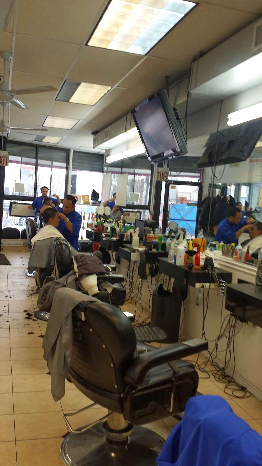 Pepes Barber Shop | 2105 Cornaga Ave, Far Rockaway, NY 11691, USA | Phone: (718) 471-0078
