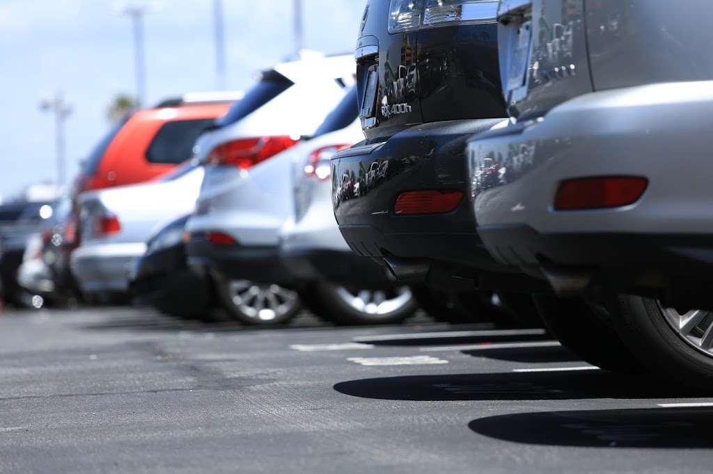 WallyPark Airport Parking | 9950 Lawrence Ave, Schiller Park, IL 60176, USA | Phone: (847) 737-4359