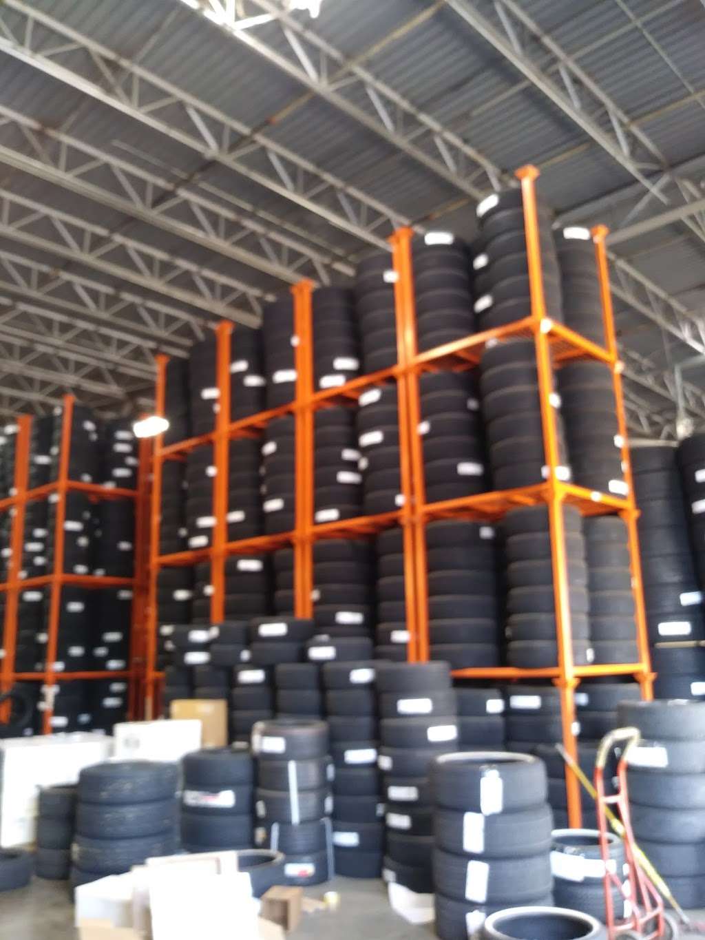 Vogue Tyre & Rubber Co | 11625 Columbia Center Dr, Dallas, TX 75229, USA | Phone: (972) 245-0770