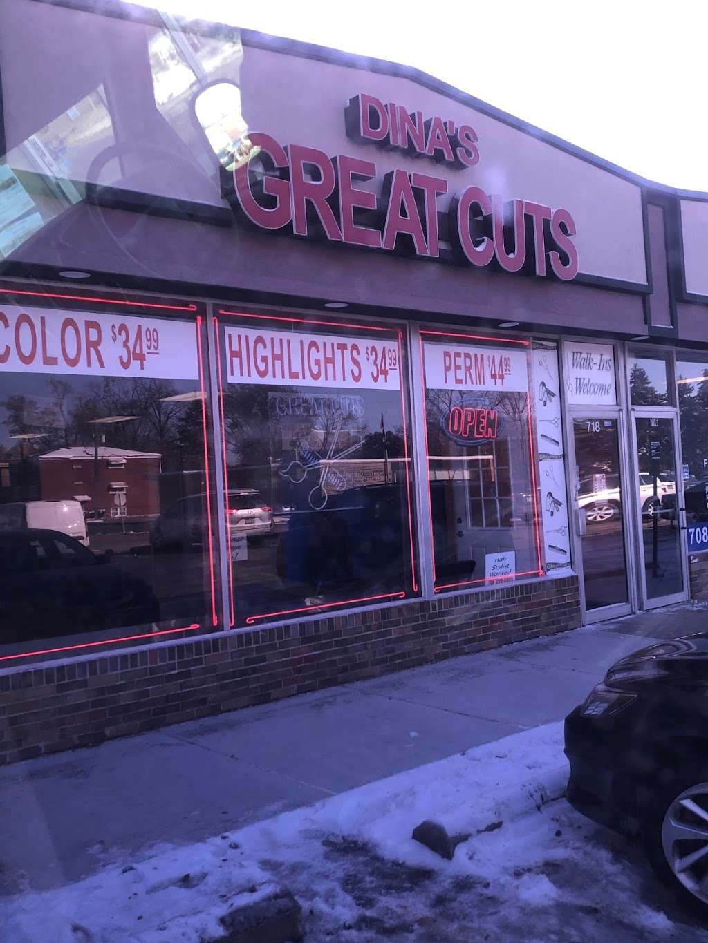 Dinas Great Cuts | 718 E 31st St, La Grange Park, IL 60526, USA | Phone: (708) 354-1212