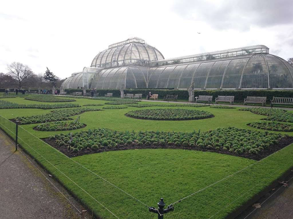 Victoria Gate Information Centre, Royal Botanic Gardens Kew | 2 Lichfield Rd, Richmond TW9 3JR, UK | Phone: 020 8332 5655