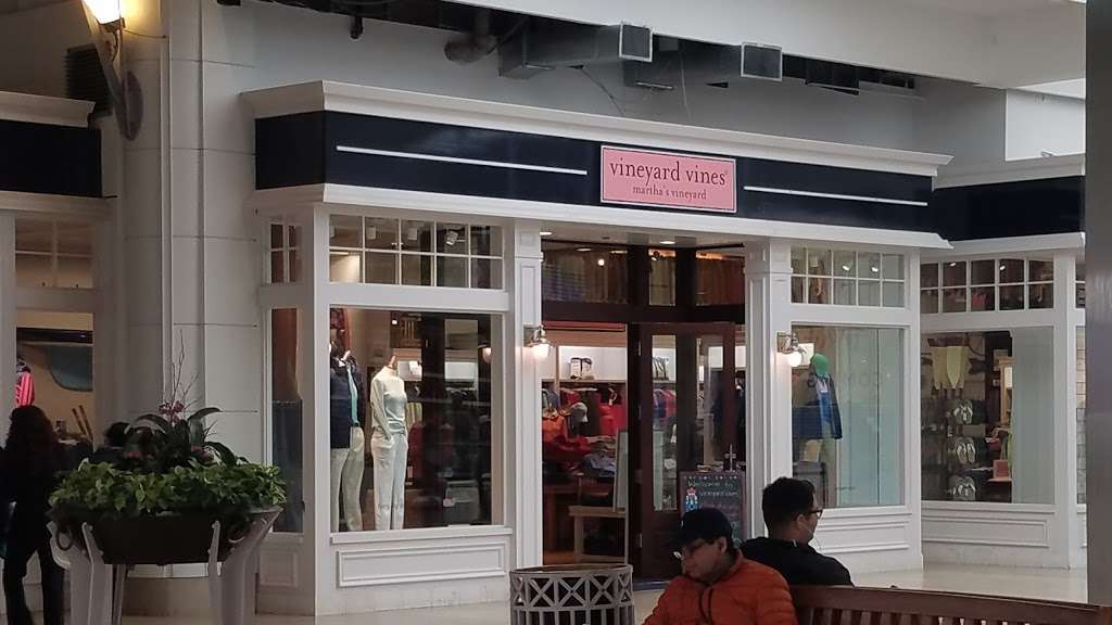 Vineyard Vines | 800 Boylston St Suite 115, Boston, MA 02199, USA | Phone: (617) 927-0490