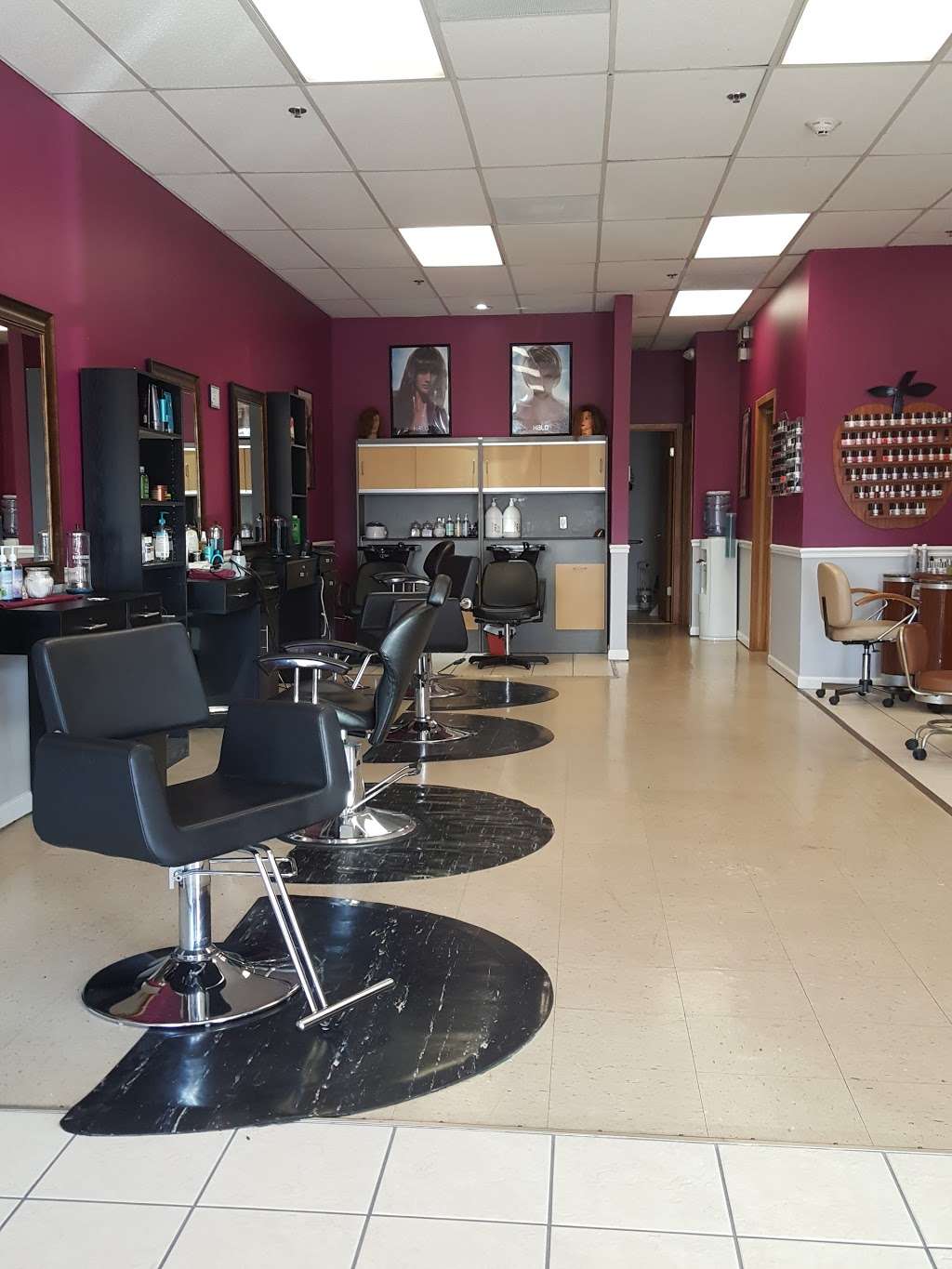 Saadia Nail & Hair Salon | 809 E Rollins Rd, Round Lake Beach, IL 60073, USA | Phone: (224) 541-4361