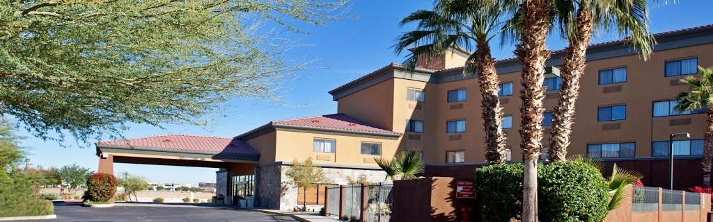 Holiday Inn Express & Suites Phoenix/Chandler (Ahwatukee) - 15221 S ...