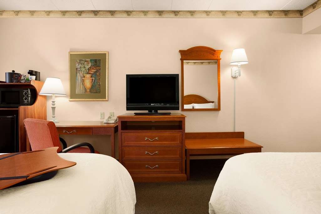 Hampton Inn Quakertown | 1915 PA-663, Quakertown, PA 18951, USA | Phone: (215) 536-7779