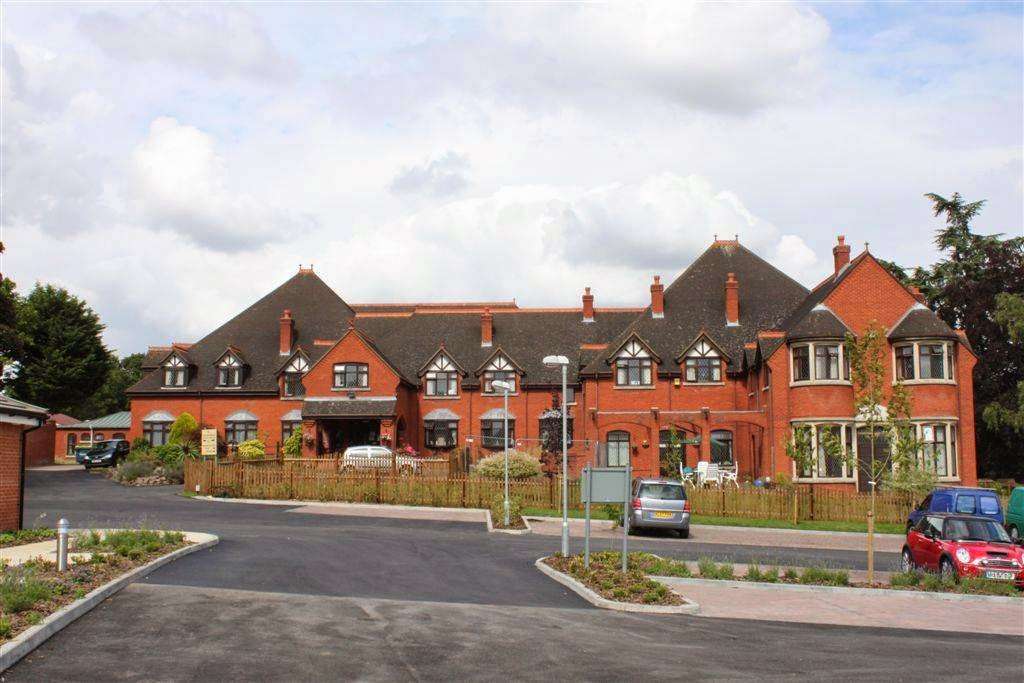 GOLD CARE HOMES - Heath Lodge Care Home | Danesbury Park Rd, Welwyn, Codicote, Welwyn AL6 9SN, UK | Phone: 01438 716180