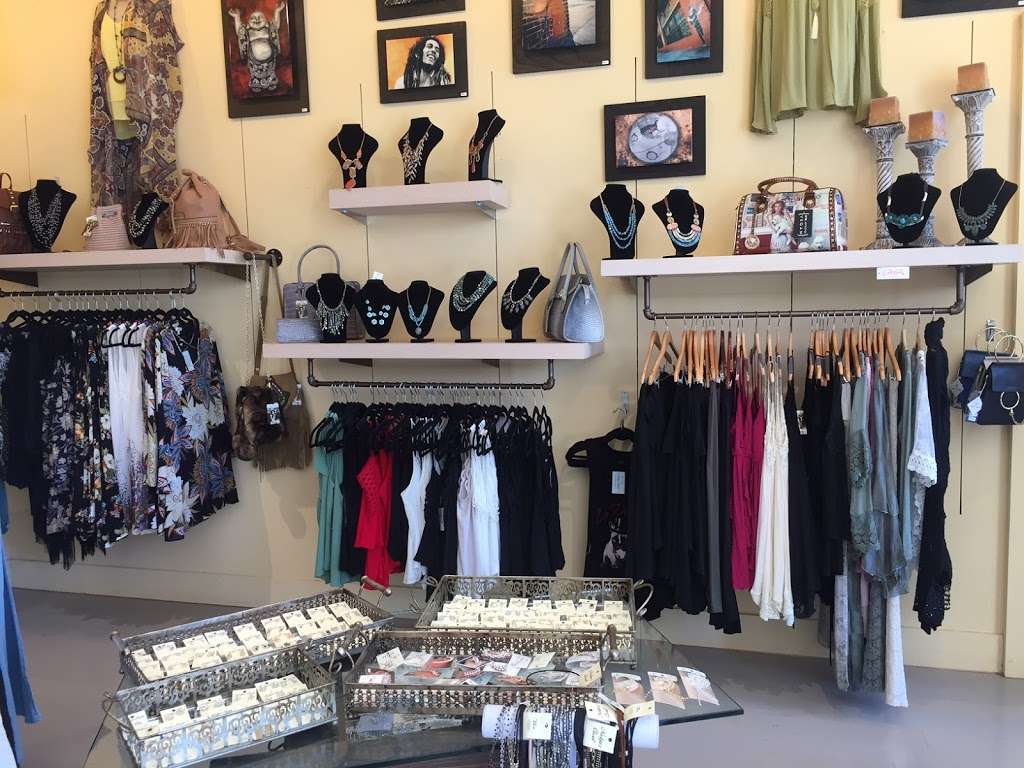 NADYAS CLOSET | 1555 Simi Town Center Way, Simi Valley, CA 93065, USA | Phone: (805) 578-3505