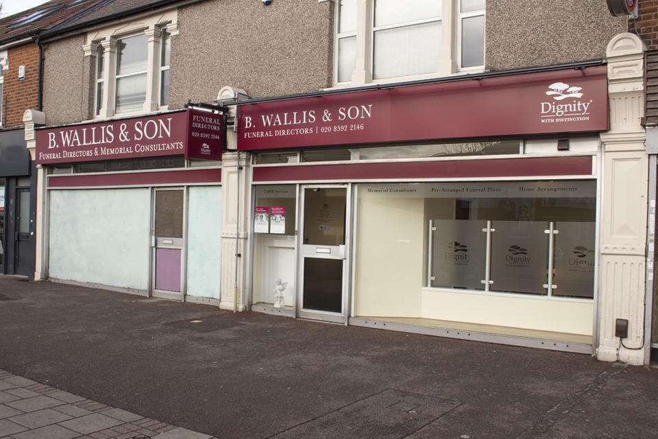 B Wallis & Son Funeral Directors | 221/223 Oxlow Ln, Dagenham RM10 7YA, UK | Phone: 020 8592 2146